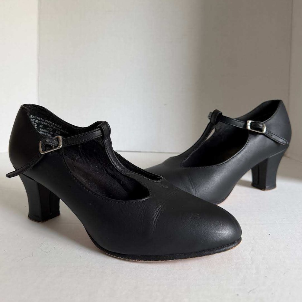 Capezio Black Leather Hard Sole Character Shoes Size 6 1/2